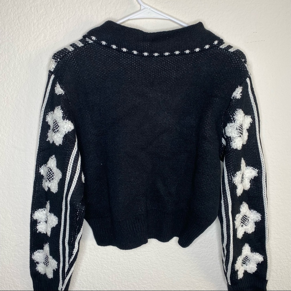 Cute sweater! - Picture 9 of 12